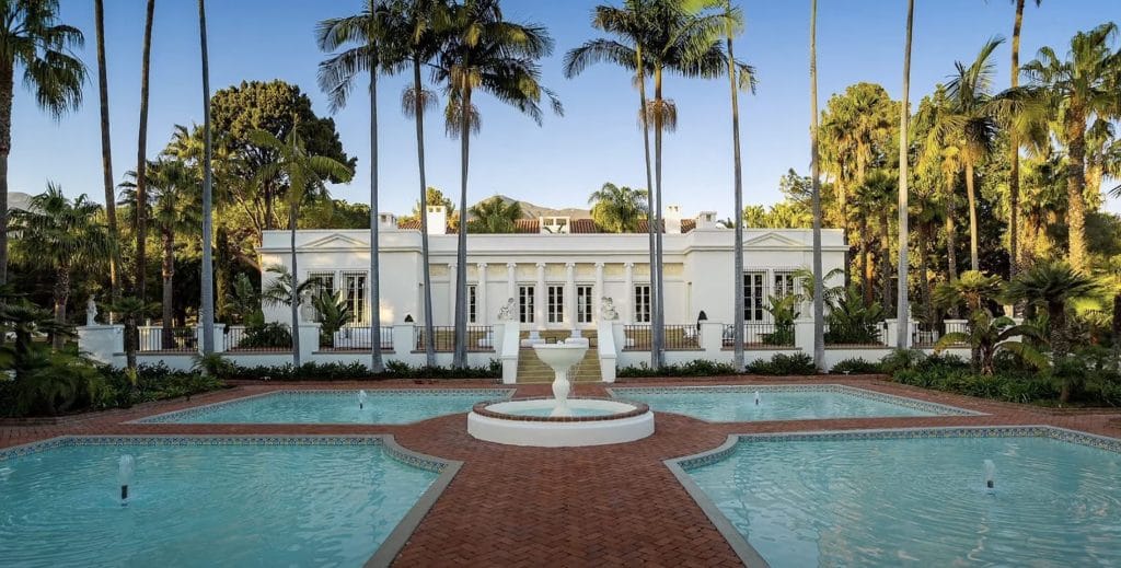 The image of the Scarface mansion while in front of a fountain.